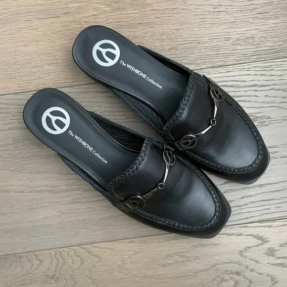 The Wishbone Collection Slip On Leather Shoes Metal Hardware Black Sz 7.5 NWOT - Picture 2 of 12